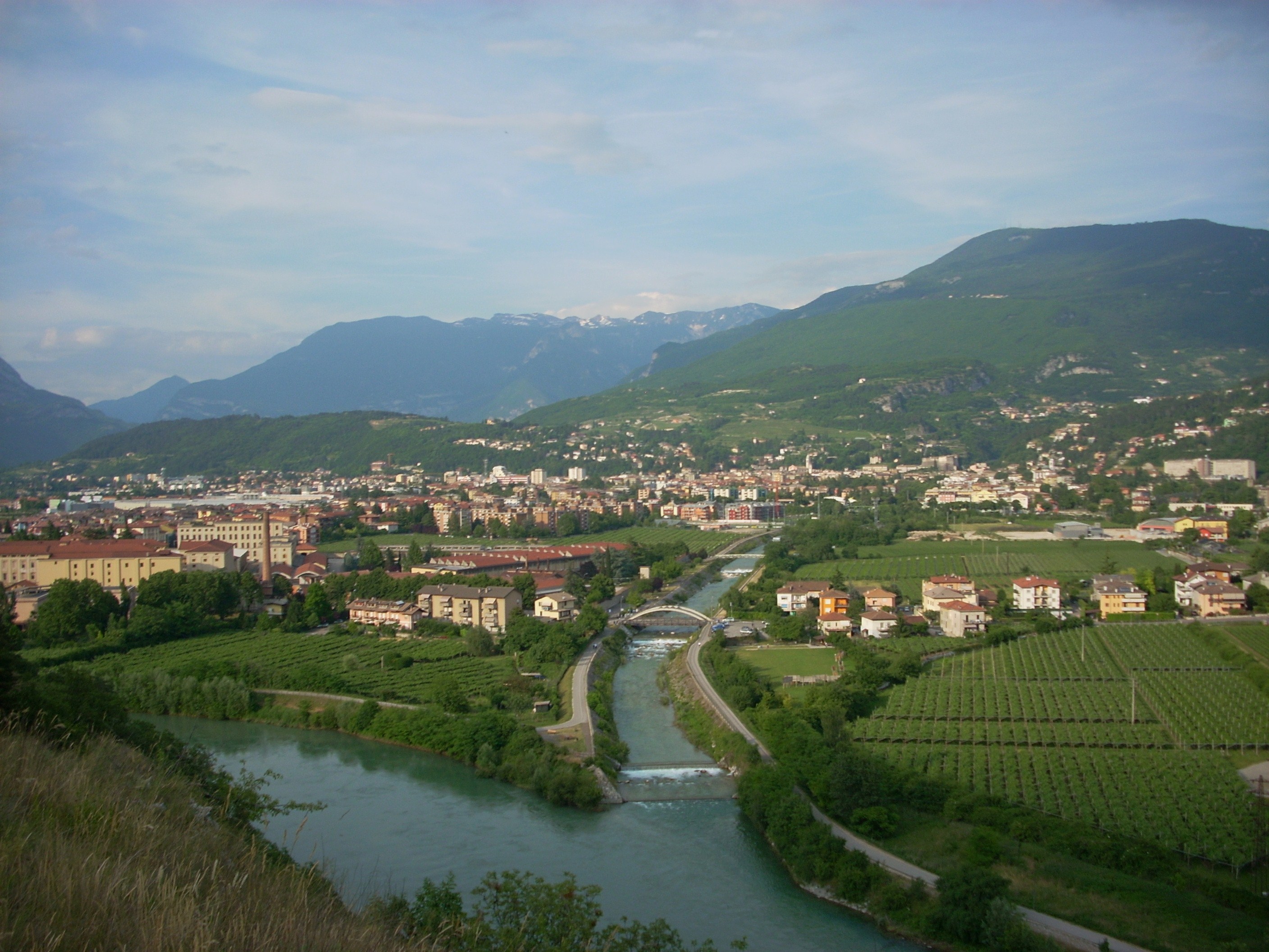 Immagine dimostrativa, non una fotografia dello Studio Nicolodi: panorama di Rovereto